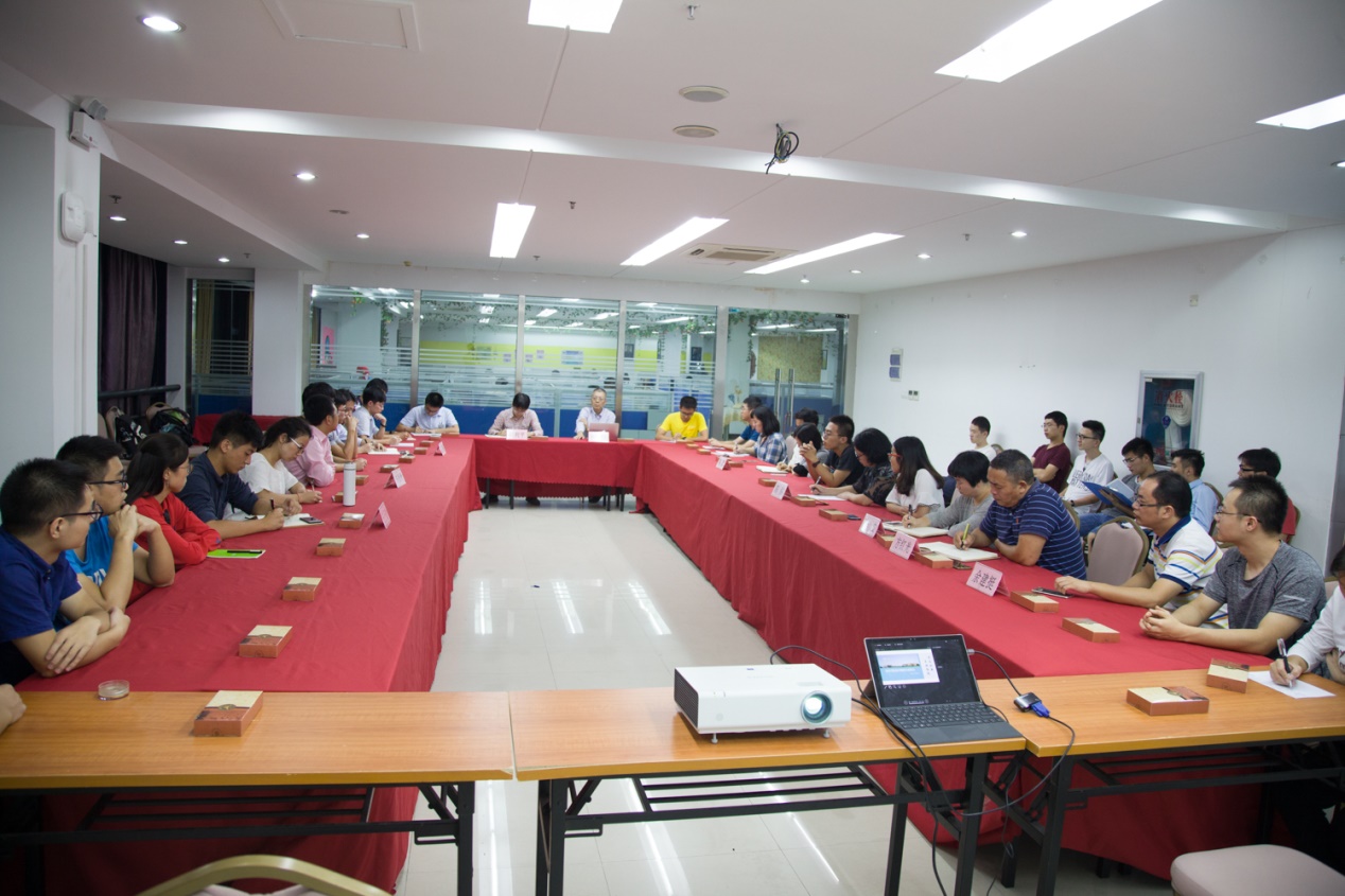 20171102812606.jpg 新生座谈会.jpg